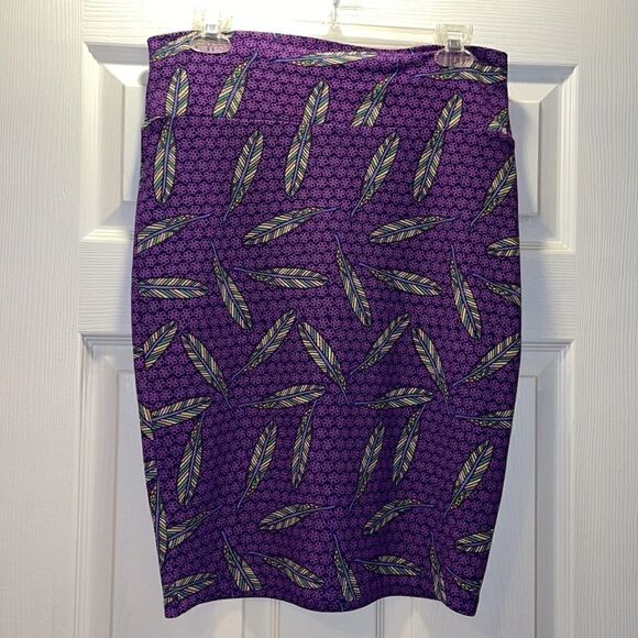 ✨LuLaRoe Purple Feather & Flower Cassie Skirt - Picture 3 of 7
